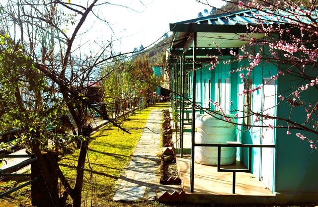 Kedar Heights Heli Resort