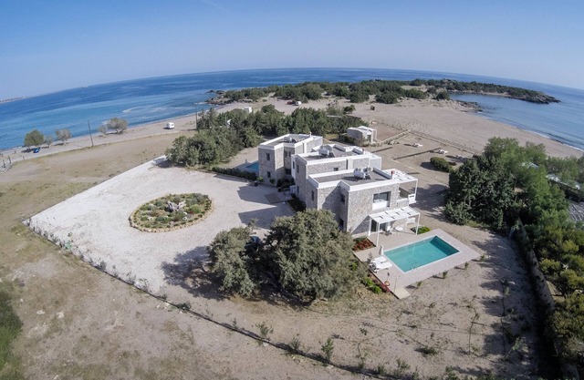 KEDROS-VILLA DE PIEDRA DE LUJO EN LA PLAYA-PISCINA PRIVADA-ACCESO DIRECTO A LA PLAYA DE GRAMMENO