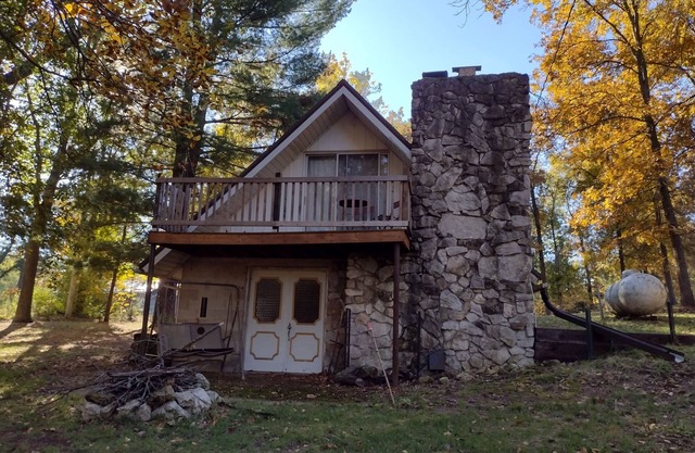 Keep it simple at this peaceful and centrally-located cabin near the Mississippi