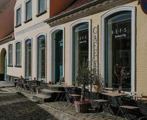 KEFS Guesthouse & Café