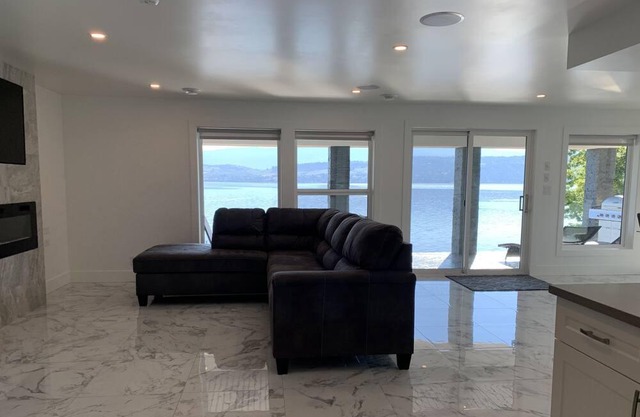 Kelowna Lakefront Suite with Private Boat Buoy