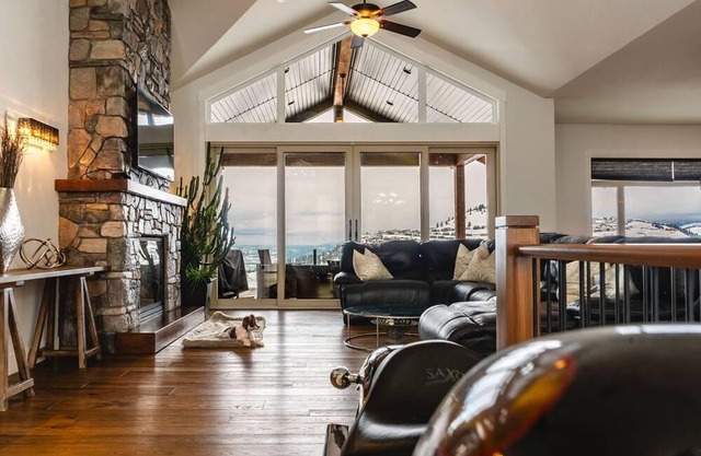 Kelowna Retreat- Pool, Hot-tub, Mini Golf, Gym