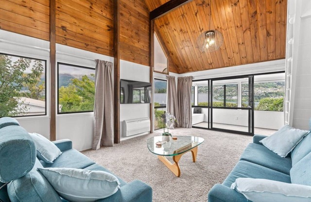 Kelvin Heights Rustic Hideaway, 3 Bedrooms, Lakeview