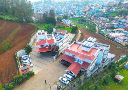 Kemp Caves Ooty Resort by VOYE HOMES - Premium Resort Stay in Ooty Town with Amazing View and Aminities