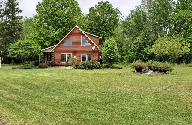 Kemp's Rentals-Great Family Home-Relaxing-Private-5 Acres-Near to Beach & MTU