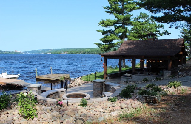 Kemp's Rentals-Loft Rental -Sauna-next to Portage Lake-Beach-Fire pit & Pavilion