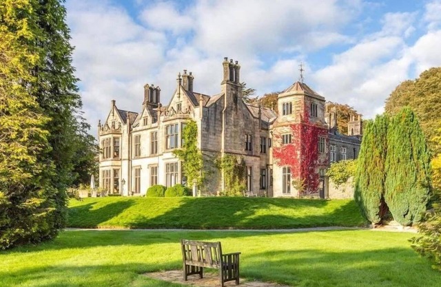 Kendal - Gothic Hall - Luxury Rooms or Apartment