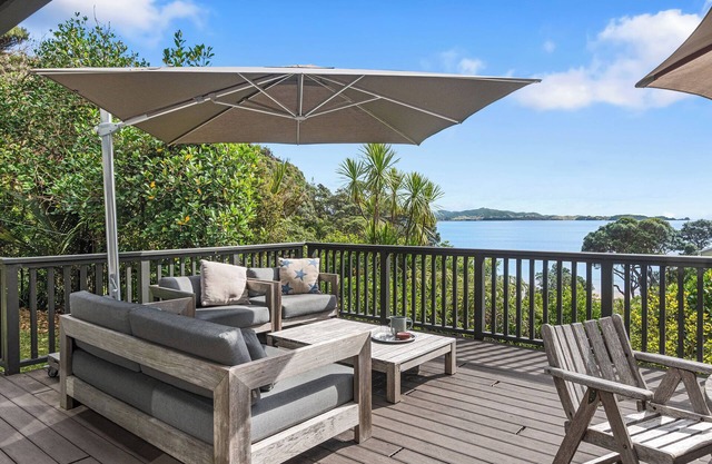Kereru Cottage - Matapouri Holiday Home