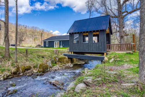 Kerri's Cottage-Pickleball Court, Creek, WIFI, Mountain Views, No Cleaning Fee