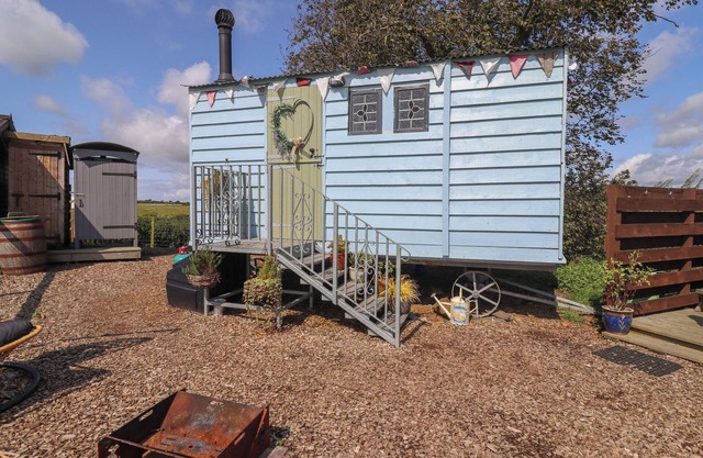 KETBURN SHEPHERDS HUT AT BALNAB FARM, pet friendly in Whithorn