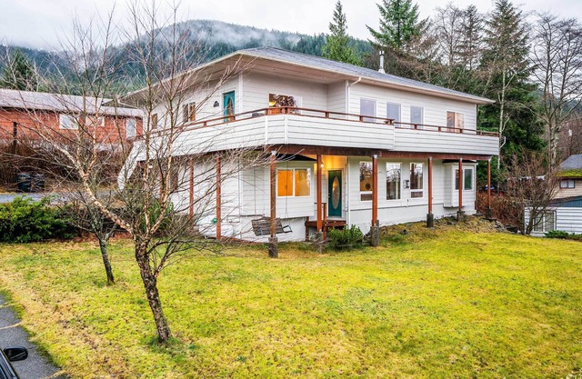 ¡NUEVO! Ketchikan Home w / Bay Views - Por senderos