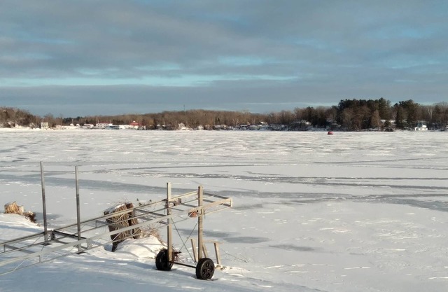 Kettle Moraine Lake House, Private Family Friendly Lakehouse Retreat Sleeps 8