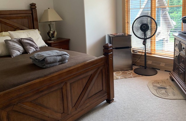 The Cubby Room: Keweenaw Castle Resort en el corto del lago Superior