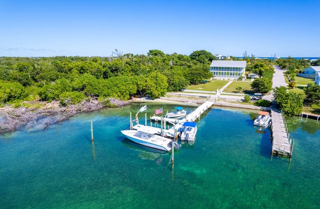 Key Lime House with a 100’ dock: A Solar-Powered Waterfront Oasis on Black Sound