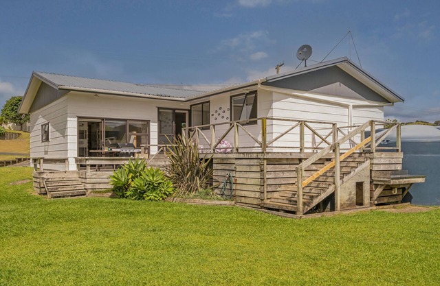 Key to Whangapoua - Whangapoua Holiday Home
