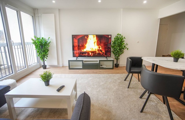 Keyless Modern and Spacious Appartment 90m2 Parking