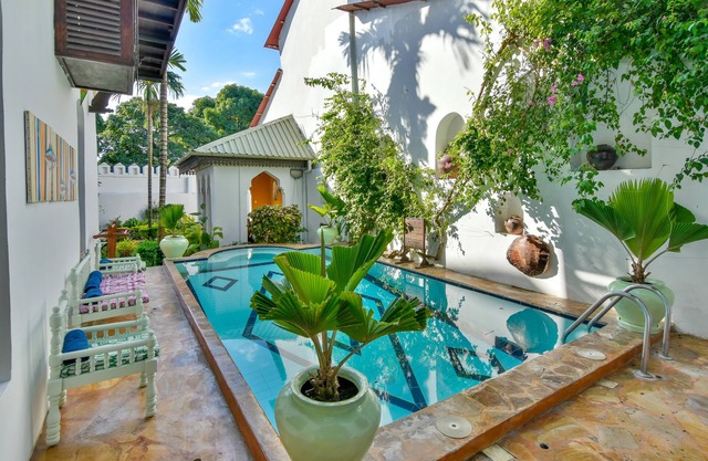 Kholle House