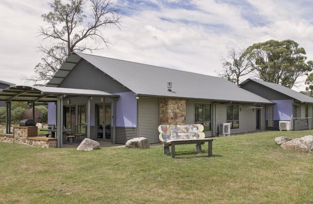 Kickenback Lodge - 3BR Lodge l Gym l Indoor Pool l Tennis l WiFi l Air-Con