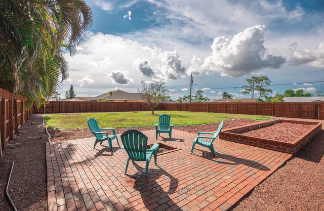 Kid Friendly 3BR/2BA Pool Home Close to FGCU, RSW, and 15 Minutes to the Beach.