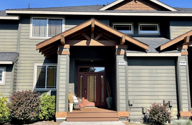 Kid friendly Eagle Crest Townhome w/ private Hottub