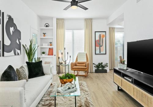 Kierland Escape- 2Br -Pool -Parking-Shops - Dining 154 2QBR
