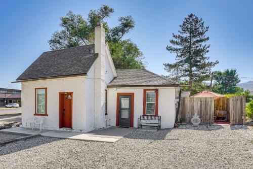 Kik-N-Bak Cottage with Beautiful Mountain View