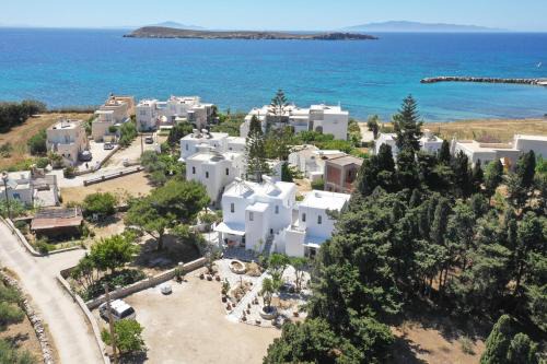Kikis dream refurbished apartment with a bacony and sea views