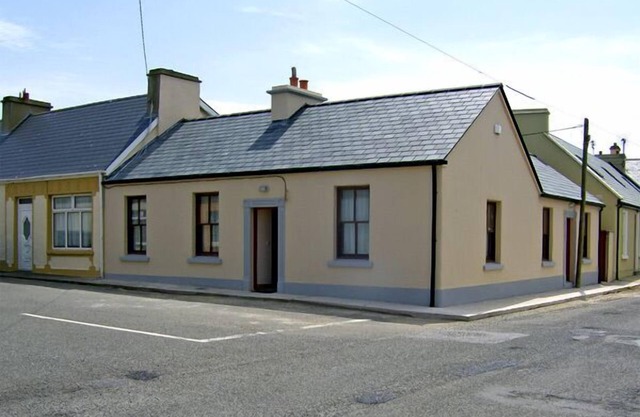 KILKEE COTTAGE, family friendly in Kilkee, County Clare