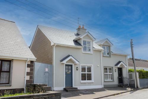 Kilkee Townhouse by Trident Holiday Homes