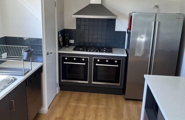 Kimba's - Stylish 4 Bedroom Holiday Home