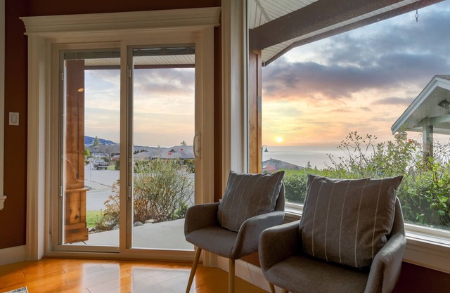 Kin Ranch - A Peaceful Garden Oasis with Luxe Views