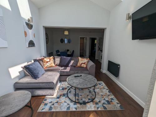 Kinetic Stays - Serenity Holiday Cottages