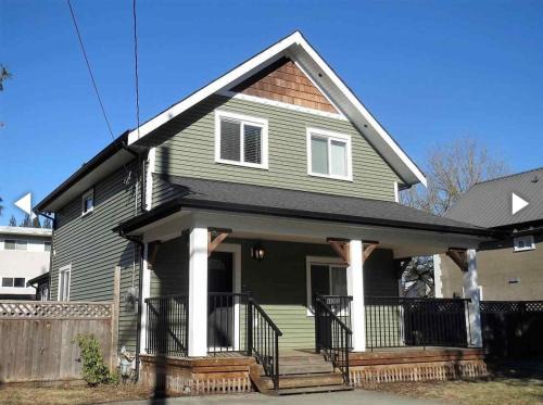 King and Queen rooms -J&J Chilliwack