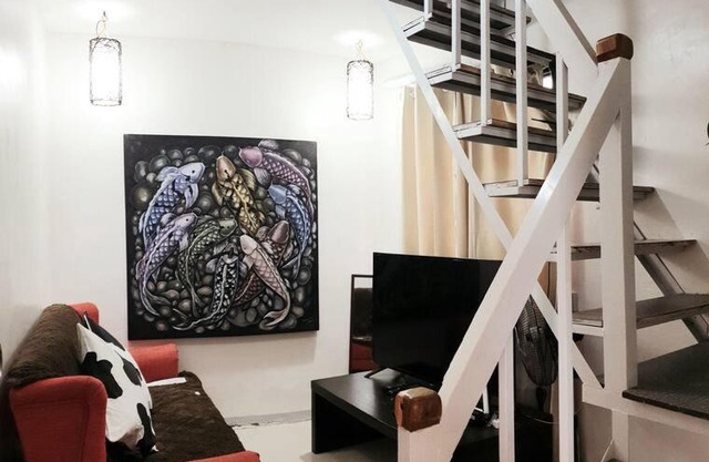 King Arts Bed and Breakfast with WiFi and Netflix! Near Bluemoon and Angelfields