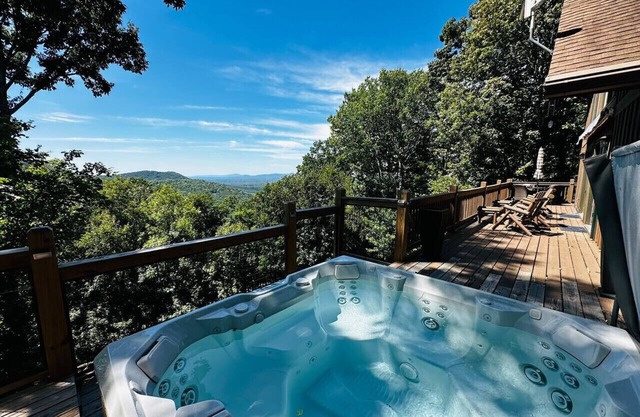 King Bed, Arcade, Hot Tub, Amazing Views