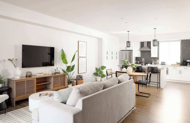 King Bed|Chef's Kitchen|2-Car Garage|1650 Sq Ft