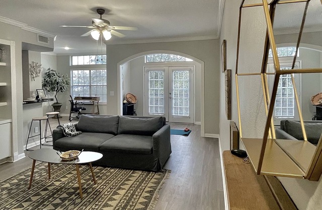 King Bed - Heart of Uptown near Katy Trail