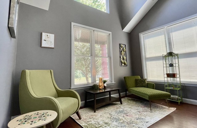 King Bed Master Suite in Uptown Upstairs