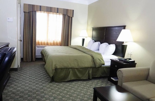 King Bed Room, Scottish Inns Cresson, Free Parking, 30 Mins to Fort Worth DT