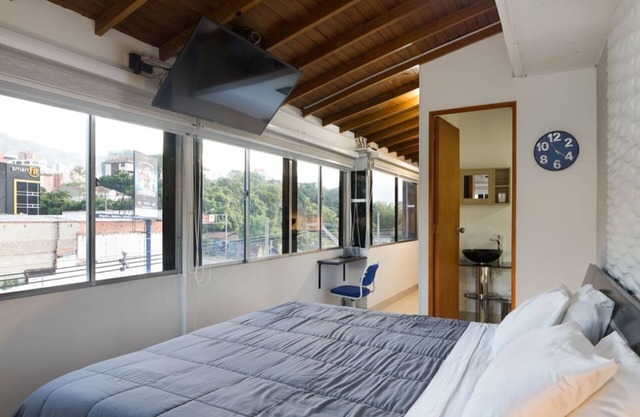 King Bed studio AC, Hot tub Por Exito Dos televisores