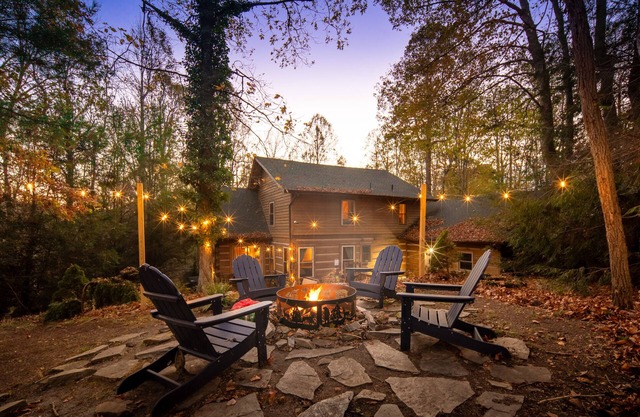 Laurelwood - Encuentra tu serenidad - NUEVA bañera de hidromasaje, Wi-Fi, TV de 65 ", chimenea, jardines