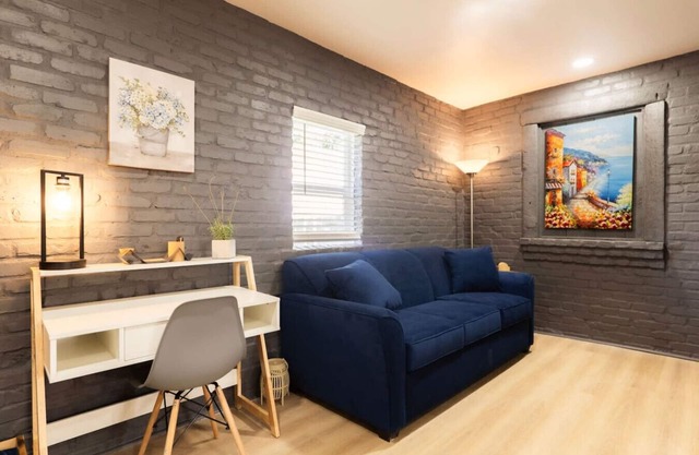 King Comfort | Bright & Modern 1BR Stay in Dunlap