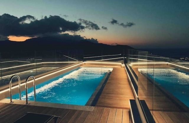King Cydon - luxury apt with terrace & pool