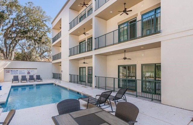 King one-bedroom condo w/ pool in the SSI Village area Unit 2205