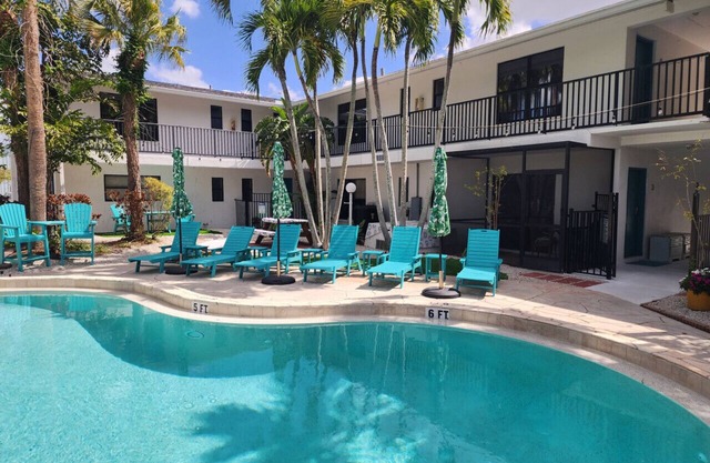 Estudio King con piscina y acceso al canal