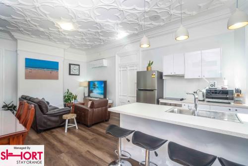 King & Queen Bed - Apartment on Summer Near Cook Park