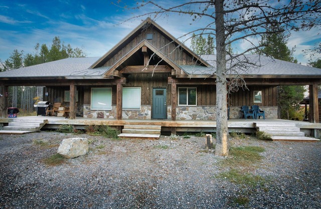 King Room at Ponds Lodge Cabin 6 Unit 3