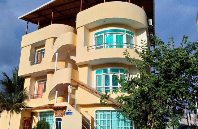 KING SIZE BED & TWIN SIZE BED WITH PRIVATE BATHROOM ON SECOND FLOOR