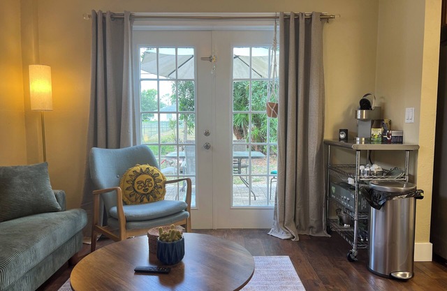 Charming 1-bedroom apartment with WiFi, AC in awesome Fort Myers