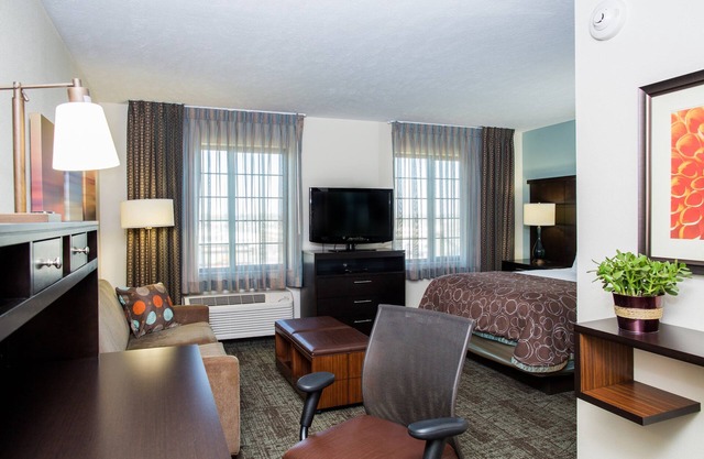 King Studio. Desayuno buffet gratis. El centro de Marquette. ¡Ideal para viajeros de negocios!